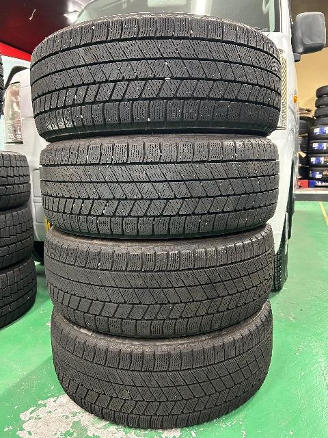 0110170)中古国産スタッドレスタイヤ4本ブリヂストンブリザックVRX3セダンミニバンサイズ215/45R18送料無料 < 自動車/バイク 0110170)中古国産スタッドレスタイヤ4本ブリヂストンブリザックVRX3セダンミニバンサイズ215/45R18送料無料 < 自動車/バイク