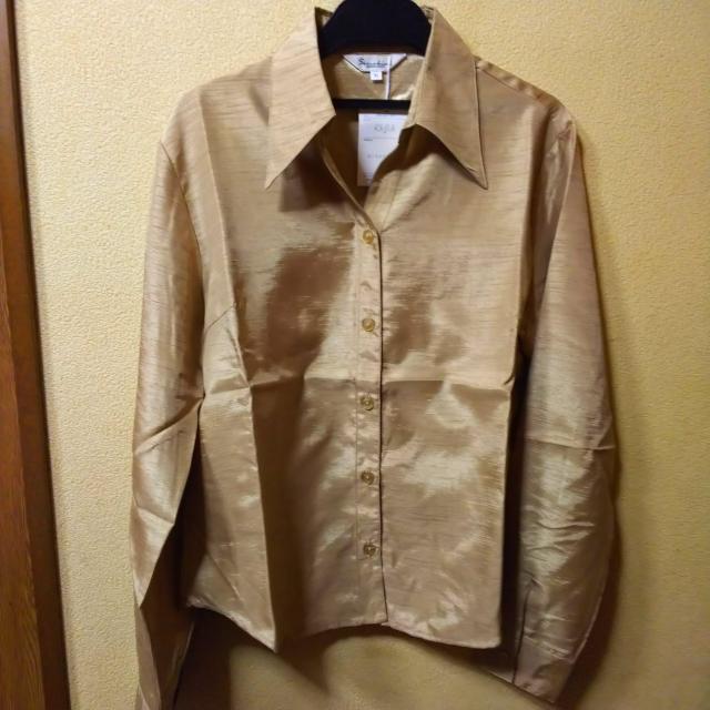 新品タグ付★光沢のある長袖シャツ/金茶/L < 女性ファッション  新品タグ付★光沢のある長袖シャツ/金茶/L  < 女性ファッションの