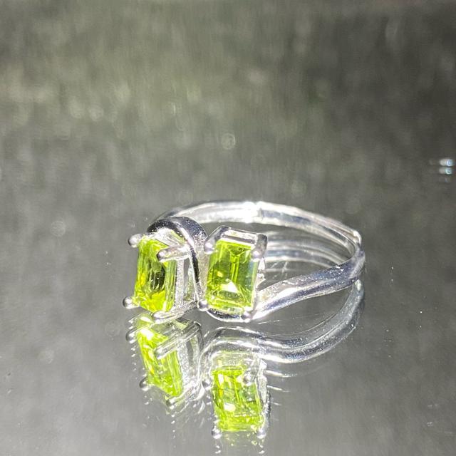 《No.R060》宝石品質 ダブルデザインペリドット フリーサイズリング < 女性アクセサリー/時計  《No.R060》宝石品質 ダブルデザインペリドット フリーサイズリング < 女性アクセサリー/時計の
