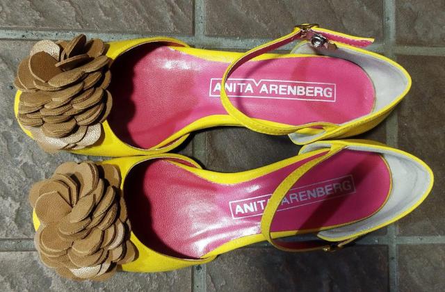 アニタアレンバーグ 花モチーフ イエロー ワンストップパンプス 24cm < 女性ファッション  アニタアレンバーグ 花モチーフ イエロー ワンストップパンプス 24cm < 女性ファッションの