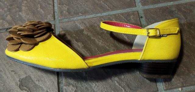 アニタアレンバーグ 花モチーフ イエロー ワンストップパンプス 24cm < 女性ファッション  アニタアレンバーグ 花モチーフ イエロー ワンストップパンプス 24cm < 女性ファッションの