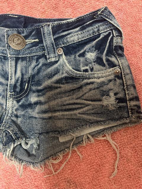 SpRay ダメージ加工 クラッシュ 裾切りっぱなしローライズ 丈短かめ デニムショートパンツ < ブランド SpRay ダメージ加工 クラッシュ 裾切りっぱなしローライズ 丈短かめ デニムショートパンツ < ブランドの