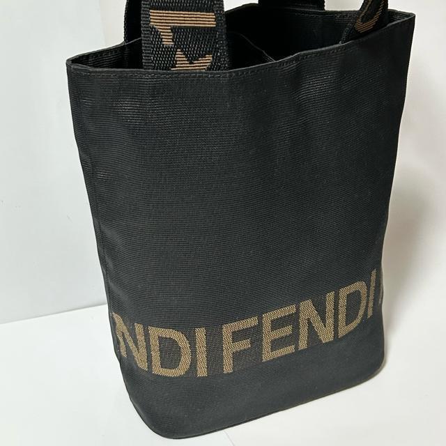 ���i FENDI �t�F���f�B �Y�b�J�� ���S�W���K�[�h �n���h�� �L�����o�X �g�[�g�o�b�O �~�j�g�[�g �u���b�N �u���E�� �� �u�����h�� 