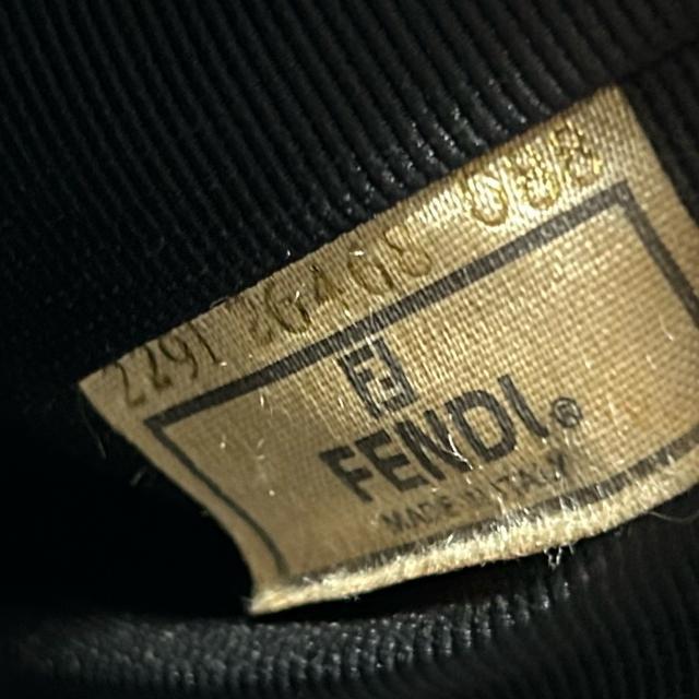 ���i FENDI �t�F���f�B �Y�b�J�� ���S�W���K�[�h �n���h�� �L�����o�X �g�[�g�o�b�O �~�j�g�[�g �u���b�N �u���E�� �� �u�����h�� 