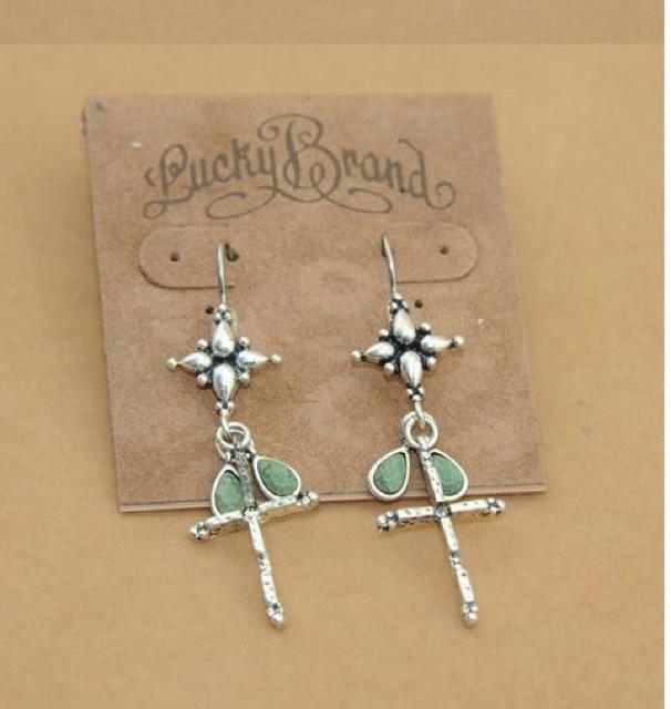 新品 Lucky brandアンティーク調十字架ピアス < ブランド  新品 Lucky brandアンティーク調十字架ピアス < ブランドの