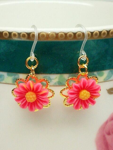 ゴールドお花透かしフッシャーフラワー樹脂フック☆ < 女性アクセサリー/時計  ゴールドお花透かしフッシャーフラワー樹脂フック☆ < 女性アクセサリー/時計の