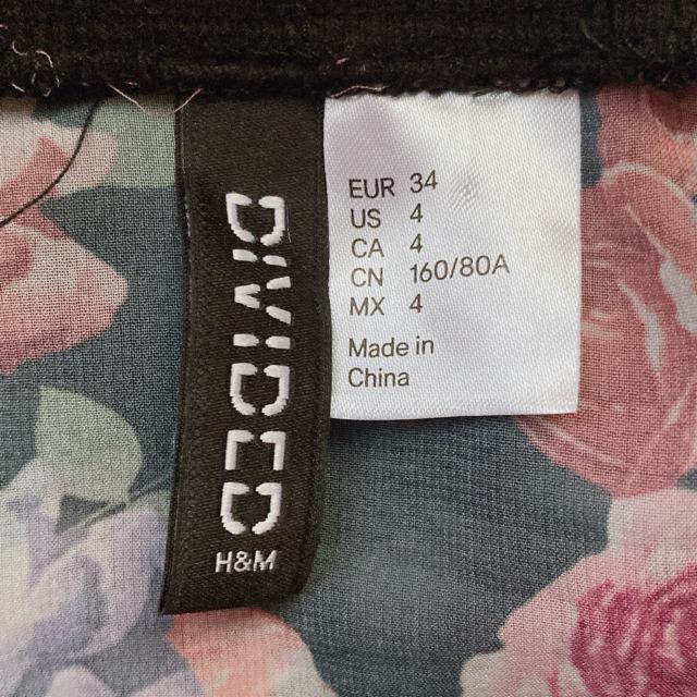 DIVIDED H&M 半袖 シースルー 花柄 ミニ丈 トップス 黒 XS N2m < ブランド  DIVIDED H&M 半袖 シースルー 花柄 ミニ丈 トップス 黒 XS N2m < ブランドの