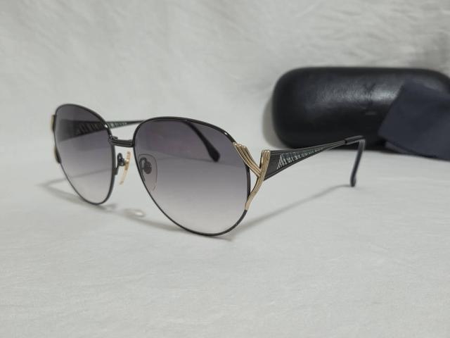 正規 良品 レア イヴサンローラン YSL yロゴ ウェリントンメタル アイウェア黒 リフレクション装飾 眼鏡◯サングラス 付属有 < ブランド  正規 良品 レア イヴサンローラン YSL yロゴ ウェリントンメタル アイウェア黒 リフレクション装飾 眼鏡◯サングラス 付属有  < ブランドの