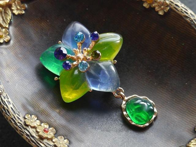 新品アンティーク調ゆらゆらアクアカラーお花ブローチ < 女性アクセサリー/時計  新品アンティーク調ゆらゆらアクアカラーお花ブローチ < 女性アクセサリー/時計の