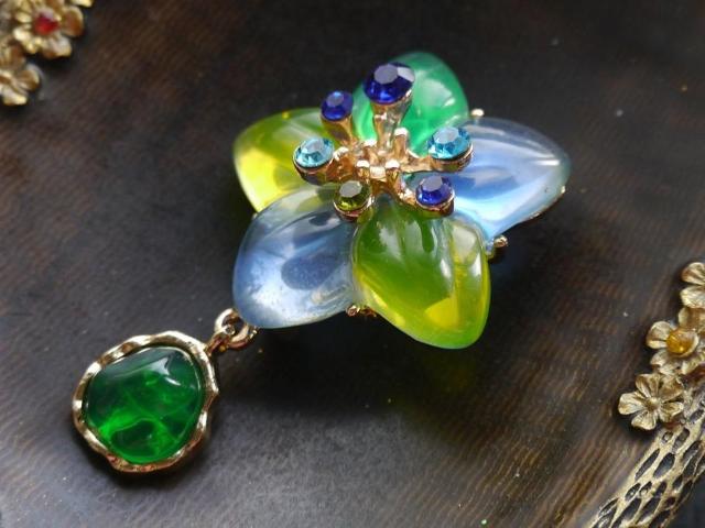 新品アンティーク調ゆらゆらアクアカラーお花ブローチ < 女性アクセサリー/時計  新品アンティーク調ゆらゆらアクアカラーお花ブローチ < 女性アクセサリー/時計の