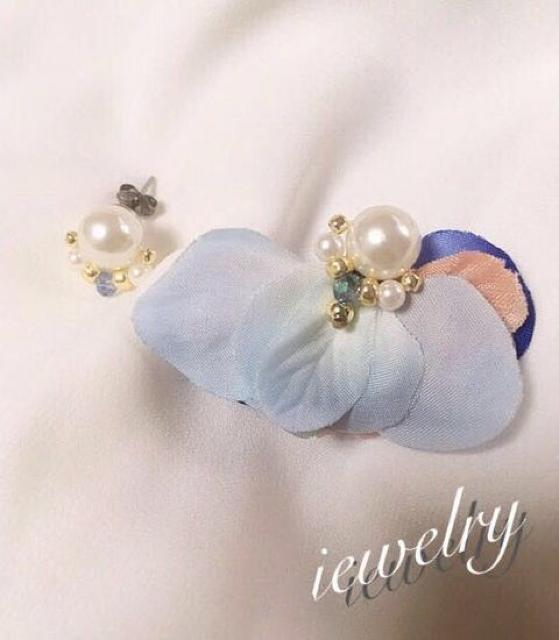 アシンメ●フラワー×パールピアス【新品未使用】ブルー < 女性アクセサリー/時計  アシンメ●フラワー×パールピアス【新品未使用】ブルー < 女性アクセサリー/時計の