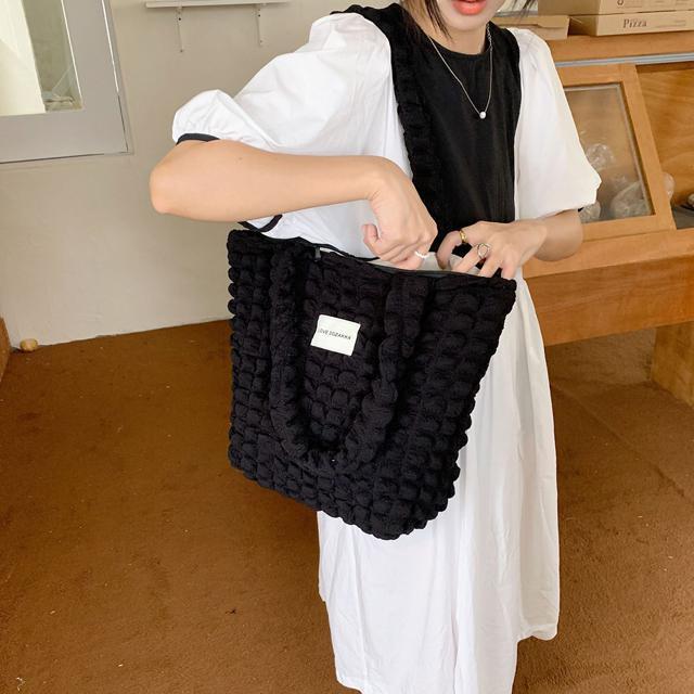 送料無料 新品 ぽこぽこトートバッグ ワッフル風バッグ < 女性ファッション  送料無料 新品 ぽこぽこトートバッグ ワッフル風バッグ < 女性ファッションの