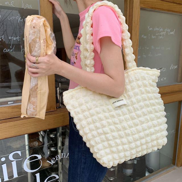 送料無料 新品 ぽこぽこトートバッグ ワッフル風バッグ < 女性ファッション  送料無料 新品 ぽこぽこトートバッグ ワッフル風バッグ < 女性ファッションの