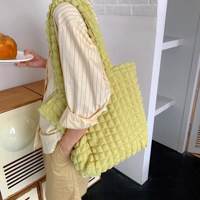 送料無料 新品 ぽこぽこトートバッグ ワッフル風バッグ < 女性ファッション  送料無料 新品 ぽこぽこトートバッグ ワッフル風バッグ < 女性ファッションの