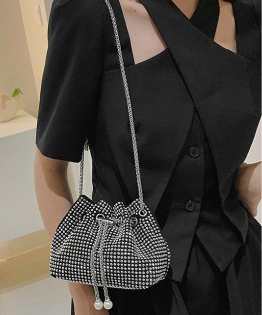 送料無料 新品 キラキラ 巾着バッグ チェーンミニバッグ < 女性ファッション  送料無料 新品 キラキラ 巾着バッグ チェーンミニバッグ < 女性ファッションの