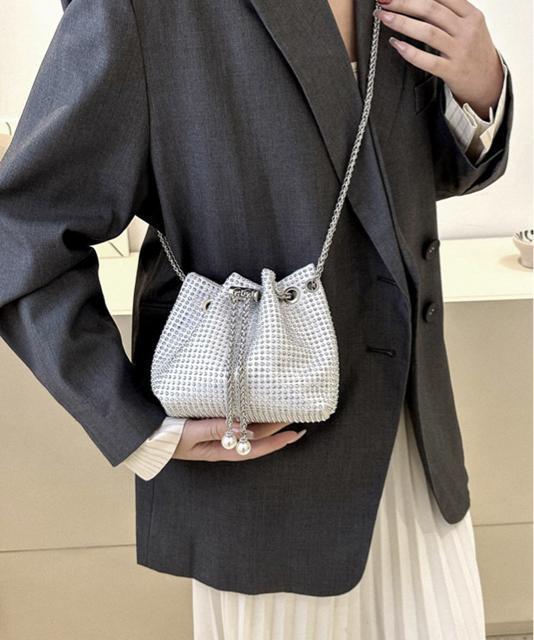 送料無料 新品 キラキラ 巾着バッグ チェーンミニバッグ < 女性ファッション  送料無料 新品 キラキラ 巾着バッグ チェーンミニバッグ < 女性ファッションの
