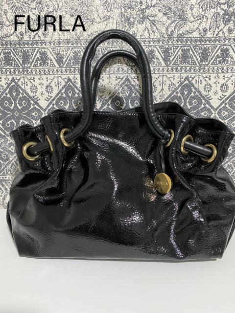 【美品】FURLA フルラ カルメン パテントレザー ハンドバッグ トート < ブランド  【美品】FURLA フルラ カルメン パテントレザー ハンドバッグ トート  < ブランドの