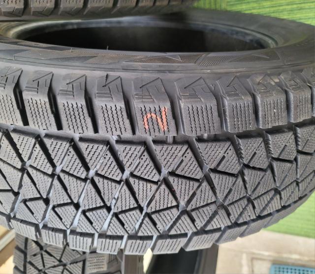 BRIDGESTONE DM-V2 235/65R18 106Q 中古タイヤ4本セットブリヂストン ブリザックDM-V2 レクサス < 自動車/バイク BRIDGESTONE DM-V2 235/65R18 106Q 中古タイヤ4本セットブリヂストン ブリザックDM-V2 レクサス < 自動車/バイク