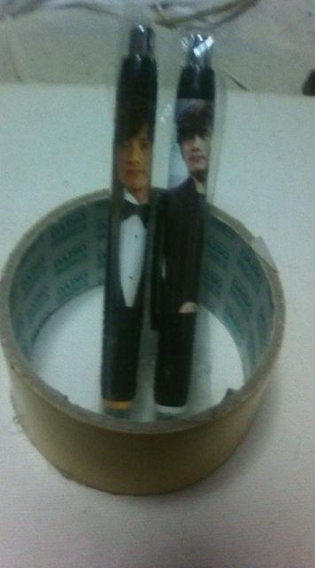 イ・ビョンホン写真入りメモ帳.ジャラジャラストラップ.ボールペンA本 < タレントグッズ イ・ビョンホン写真入りメモ帳.ジャラジャラストラップ.ボールペンA本 < タレントグッズの