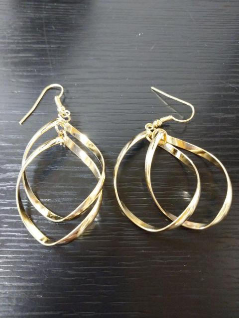 ゴールド ピアス < 女性アクセサリー/時計  ゴールド ピアス < 女性アクセサリー/時計の