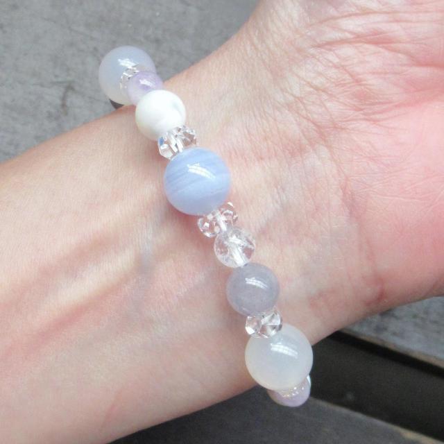 ブルーレースxホワイトカルセドニーxアイオライトブレスレット 天然石 パワースト < 女性アクセサリー/時計 ブルーレースxホワイトカルセドニーxアイオライトブレスレット 天然石 パワースト < 女性アクセサリー/時計の