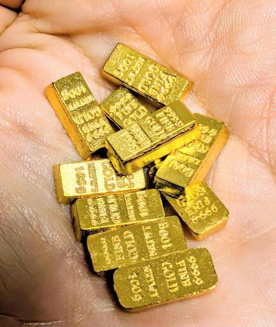 ミニチュア★金塊★ゴールドバー★ブロックタイプ★10個セット★リーメント★金属製★ドールハウス★ < おもちゃ ミニチュア★金塊★ゴールドバー★ブロックタイプ★10個セット★リーメント★金属製★ドールハウス★ < おもちゃの