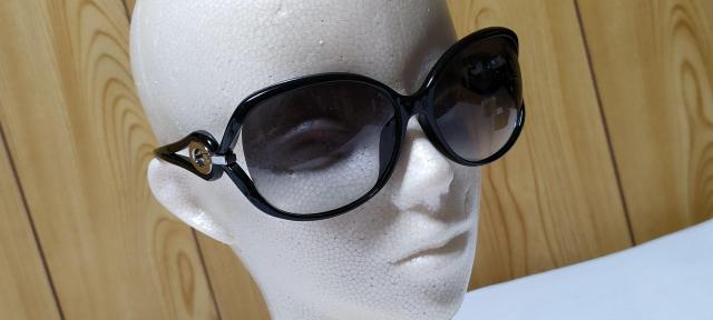 正規 ハイド着 同型 Dior ロゴ×フェザーテンプル ビッグレンズサングラス 黒 男女兼用 眼鏡 グラマラスアイウェア 付属有 < ブランド  正規 ハイド着 同型 Dior ロゴ×フェザーテンプル ビッグレンズサングラス 黒 男女兼用 眼鏡 グラマラスアイウェア 付属有 < ブランドの