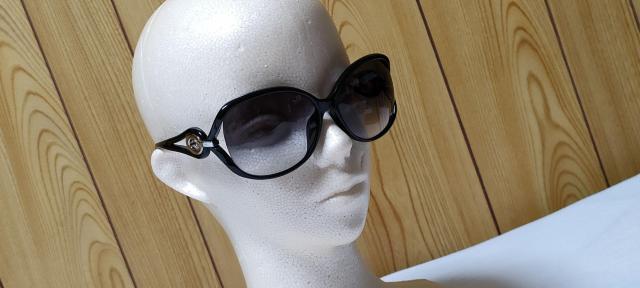 正規 ハイド着 同型 Dior ロゴ×フェザーテンプル ビッグレンズサングラス 黒 男女兼用 眼鏡 グラマラスアイウェア 付属有 < ブランド  正規 ハイド着 同型 Dior ロゴ×フェザーテンプル ビッグレンズサングラス 黒 男女兼用 眼鏡 グラマラスアイウェア 付属有 < ブランドの