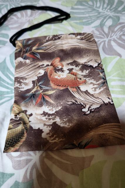 ☆処分品★新品茶×竹林に昇鯉和柄ナナメ掛巾着袋 < キッズ/ベビー  ☆処分品★新品茶×竹林に昇鯉和柄ナナメ掛巾着袋 < キッズ/ベビーの