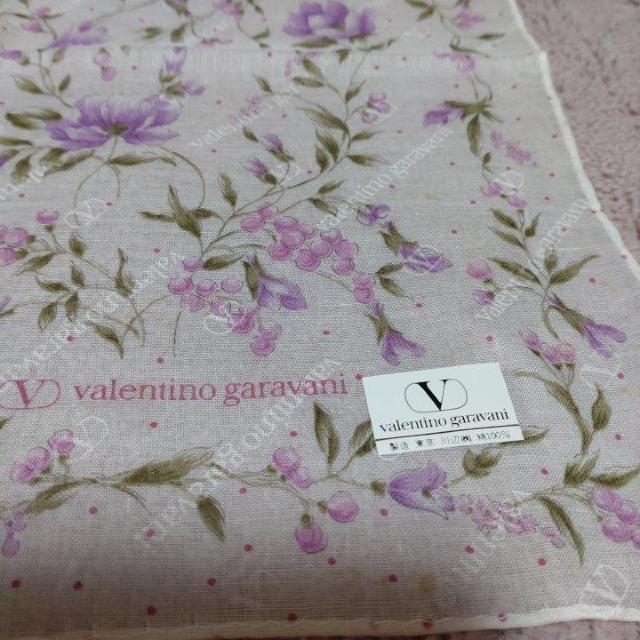 valentino garavani花柄ハンカチ < 女性ファッション  valentino garavani花柄ハンカチ < 女性ファッションの