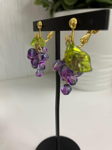 ハンドメイド チェコブレス メロンを使用したぶどうのイヤリング < 女性ファッション  ハンドメイド チェコブレス メロンを使用したぶどうのイヤリング < 女性ファッションの