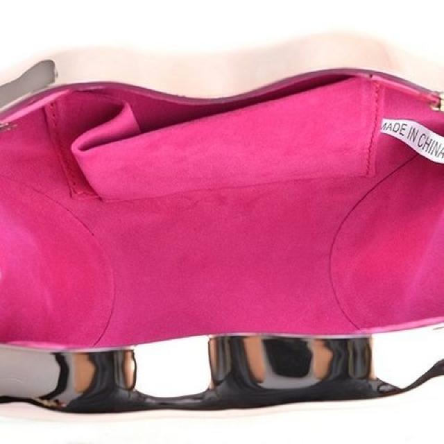 新品★立体リップクラッチバッグ/ピンクゴールド < 女性ファッション  新品★立体リップクラッチバッグ/ピンクゴールド < 女性ファッションの