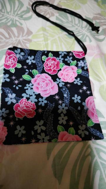 ★処分品★黒×バラレースラメ入柄ナナメ掛巾着袋 < キッズ/ベビー  ★処分品★黒×バラレースラメ入柄ナナメ掛巾着袋 < キッズ/ベビーの
