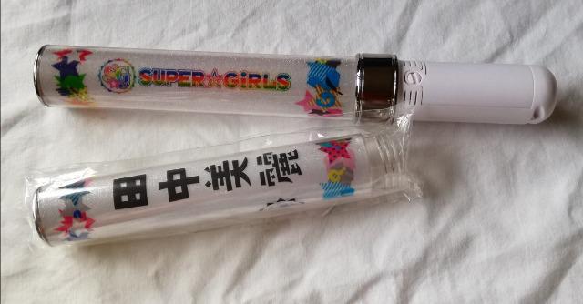 ペンライト アイドルグループ ”SUPER☆GiRLS”+田中美麗(ペンライト上部、未使用の交換用)... < タレントグッズ  ペンライト アイドルグループ ”SUPER☆GiRLS”+田中美麗(ペンライト上部、未使用の交換用)...  < タレントグッズの