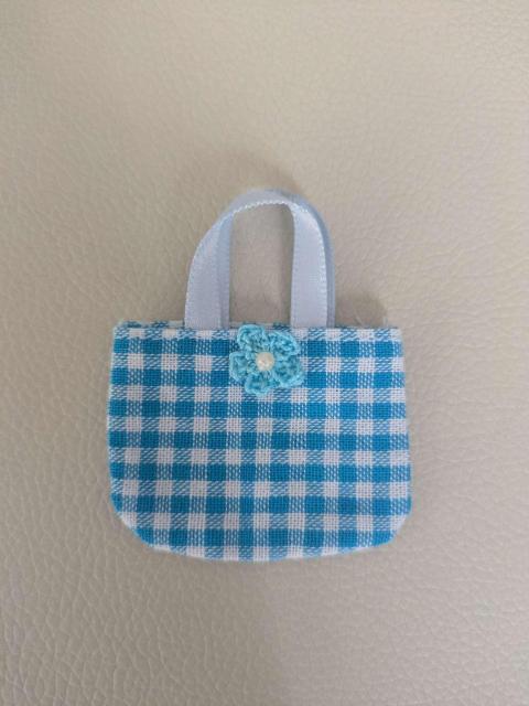 ドール用ミニチュアバッグ ギンガムチェック 水色 パール付き 手提げかばん リカちゃん ブライスなどに < おもちゃ ドール用ミニチュアバッグ ギンガムチェック 水色 パール付き 手提げかばん リカちゃん ブライスなどに < おもちゃの