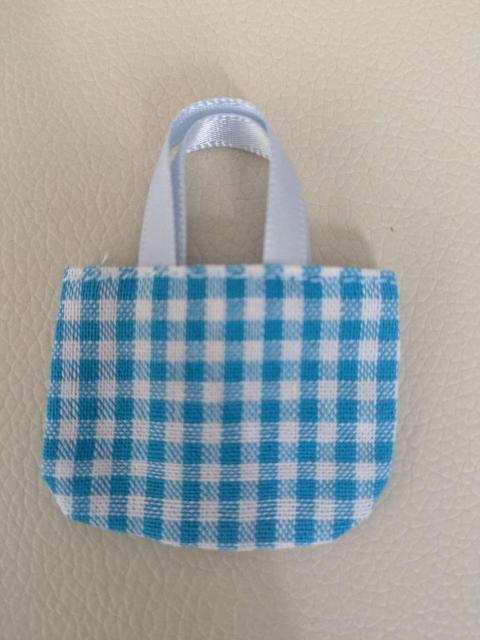 ドール用ミニチュアバッグ ギンガムチェック 水色 パール付き 手提げかばん リカちゃん ブライスなどに < おもちゃ ドール用ミニチュアバッグ ギンガムチェック 水色 パール付き 手提げかばん リカちゃん ブライスなどに < おもちゃの