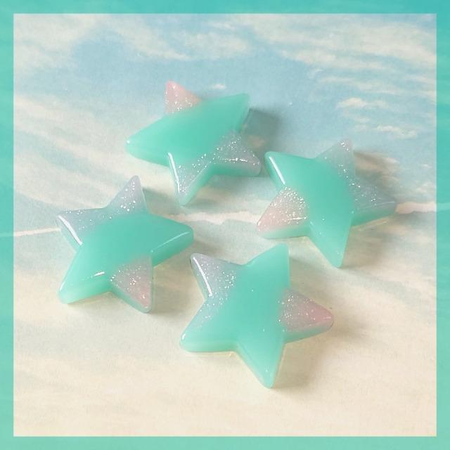 【デコパーツ】スター型☆ミルキーミントブルー☆合計4個☆約2cm☆アクリル製 < 香水/コスメ/ネイル 【デコパーツ】スター型☆ミルキーミントブルー☆合計4個☆約2cm☆アクリル製 < 香水/コスメ/ネイルの