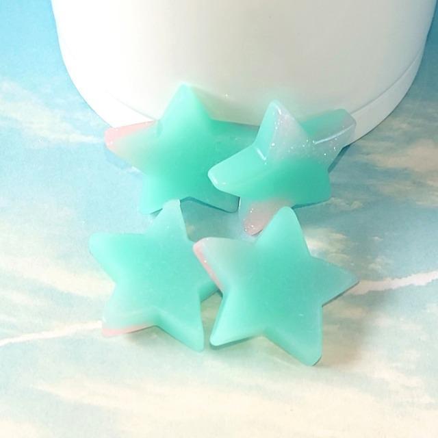 【デコパーツ】スター型☆ミルキーミントブルー☆合計4個☆約2cm☆アクリル製 < 香水/コスメ/ネイル 【デコパーツ】スター型☆ミルキーミントブルー☆合計4個☆約2cm☆アクリル製 < 香水/コスメ/ネイルの
