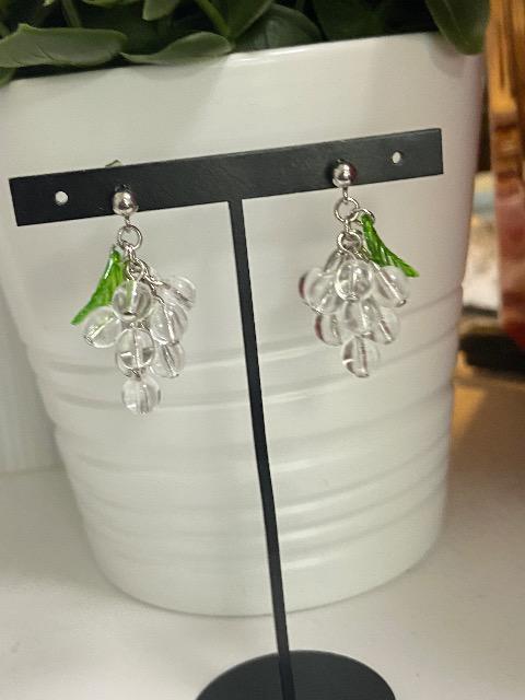 チェコビーズを使用したぶどうのピアス クリスタル < 女性ファッション  チェコビーズを使用したぶどうのピアス クリスタル < 女性ファッションの