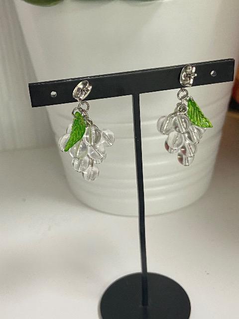 チェコビーズを使用したぶどうのピアス クリスタル < 女性ファッション  チェコビーズを使用したぶどうのピアス クリスタル < 女性ファッションの