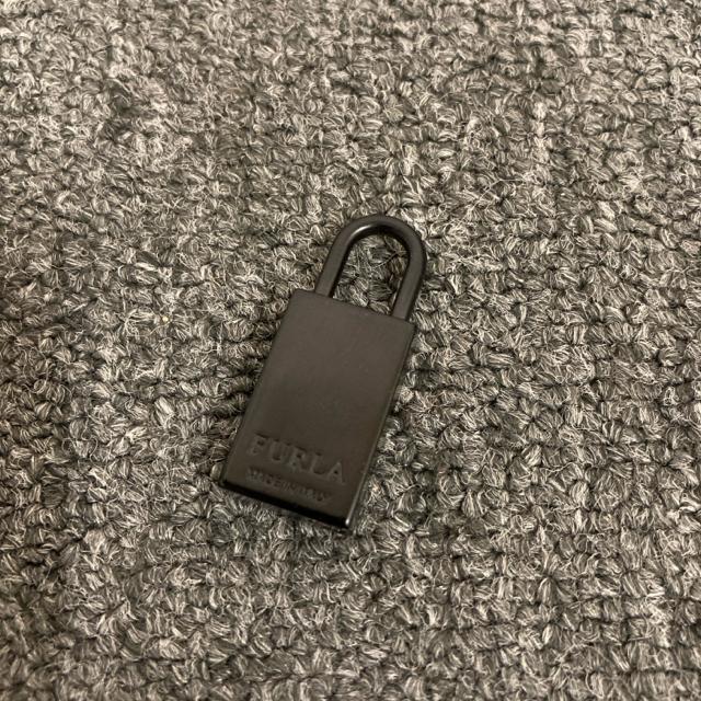  FURLA t 싞 `[ ubN  uh 