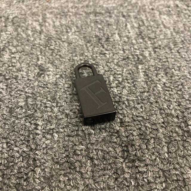  FURLA t 싞 `[ ubN  uh 