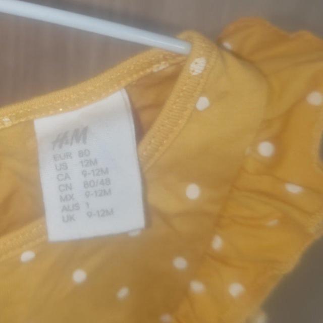 H&M マスタードカラーのドット柄ワンピース サイズ80 送料無料 < ブランド  H&M マスタードカラーのドット柄ワンピース サイズ80 送料無料 < ブランドの