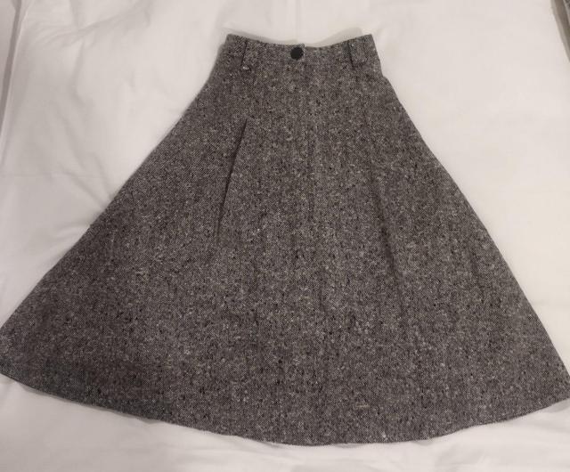 1970年代 ビンテージ 厚手ウールツイード ホームスパン フレアロングスカート < 女性ファッション  1970年代 ビンテージ 厚手ウールツイード ホームスパン フレアロングスカート  < 女性ファッションの
