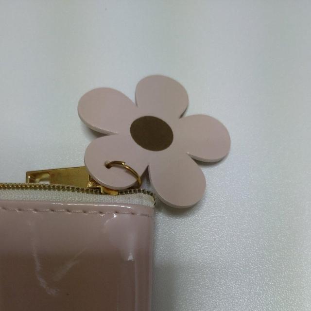 新品未使用マークジェイコブスデイジービッグポーチ < ブランド 新品未使用マークジェイコブスデイジービッグポーチ < ブランドの