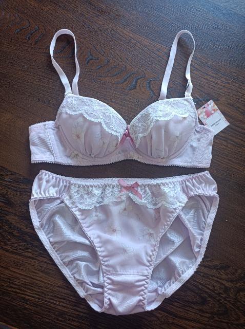 チュチュアンナ★新品タグ付★ブラ&ショーツ上下セット★可愛い。愛らしい。薄ピンクラベンダー★送料無料★ < 女性ファッション チュチュアンナ★新品タグ付★ブラ&ショーツ上下セット★可愛い。愛らしい。薄ピンクラベンダー★送料無料★ < 女性ファッションの