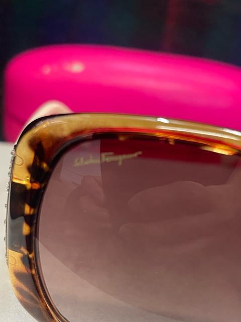 Salvatore Ferragamo サングラス フェラガモ  べっ甲柄 サングラス ケース付き < ブランド  Salvatore Ferragamo サングラス フェラガモ  べっ甲柄 サングラス ケース付き < ブランドの