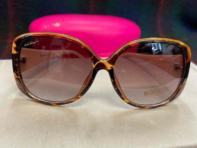 Salvatore Ferragamo サングラス フェラガモ  べっ甲柄 サングラス ケース付き < ブランド  Salvatore Ferragamo サングラス フェラガモ  べっ甲柄 サングラス ケース付き < ブランドの