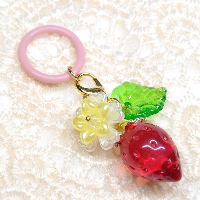 ハンドメイド☆目印チャーム☆クリア苺☆赤 < 女性ファッション ハンドメイド☆目印チャーム☆クリア苺☆赤 < 女性ファッションの