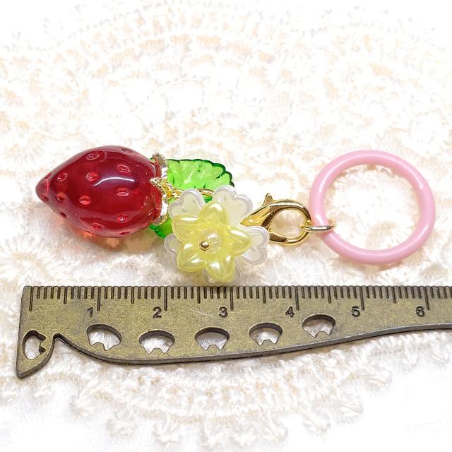 ハンドメイド☆目印チャーム☆クリア苺☆赤 < 女性ファッション ハンドメイド☆目印チャーム☆クリア苺☆赤 < 女性ファッションの